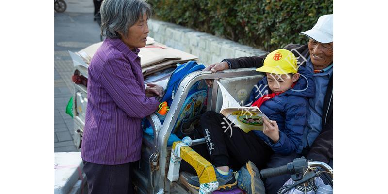 泰国女歌手按摩后瘫痪，三次按摩致其终身残疾